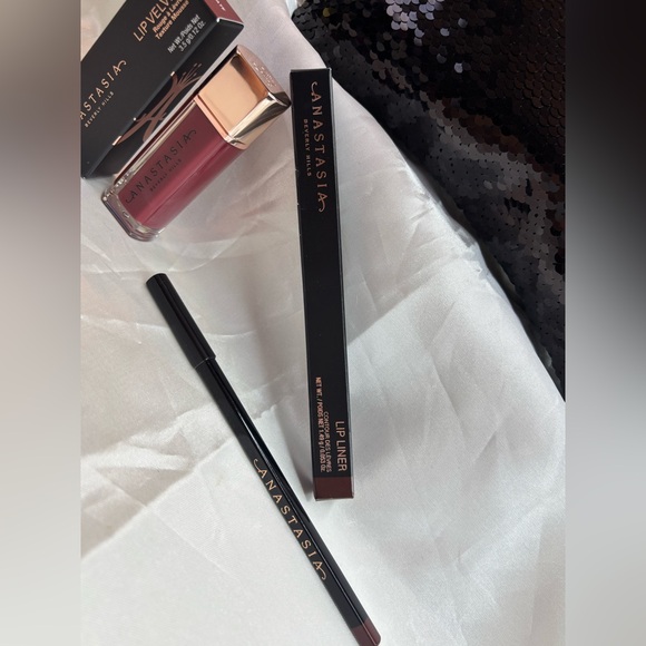 Anastasia 2pc Lip Essential W/Black sequin cosmetic pouch NIB - Picture 4 of 11